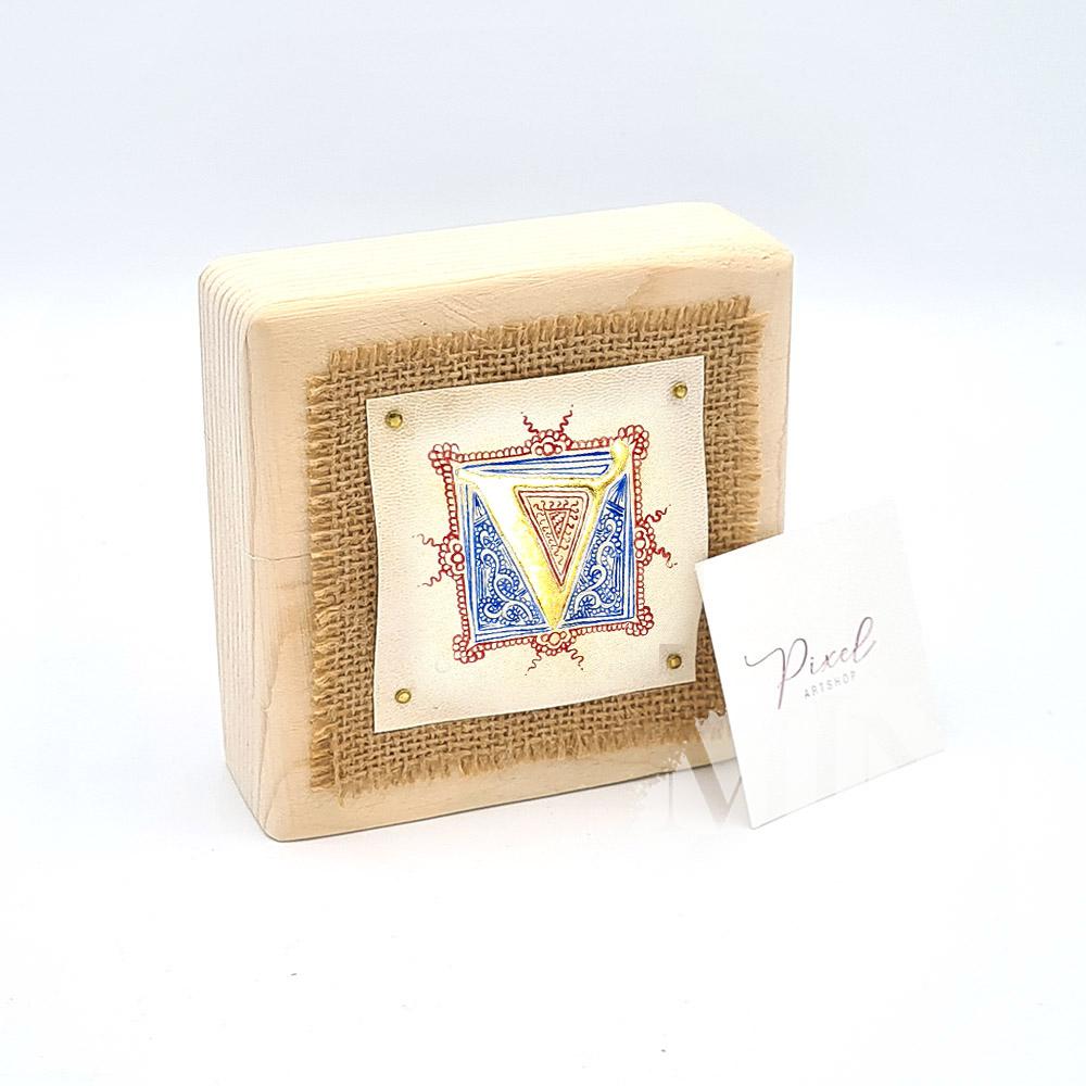 Iniziali filigranate in oro